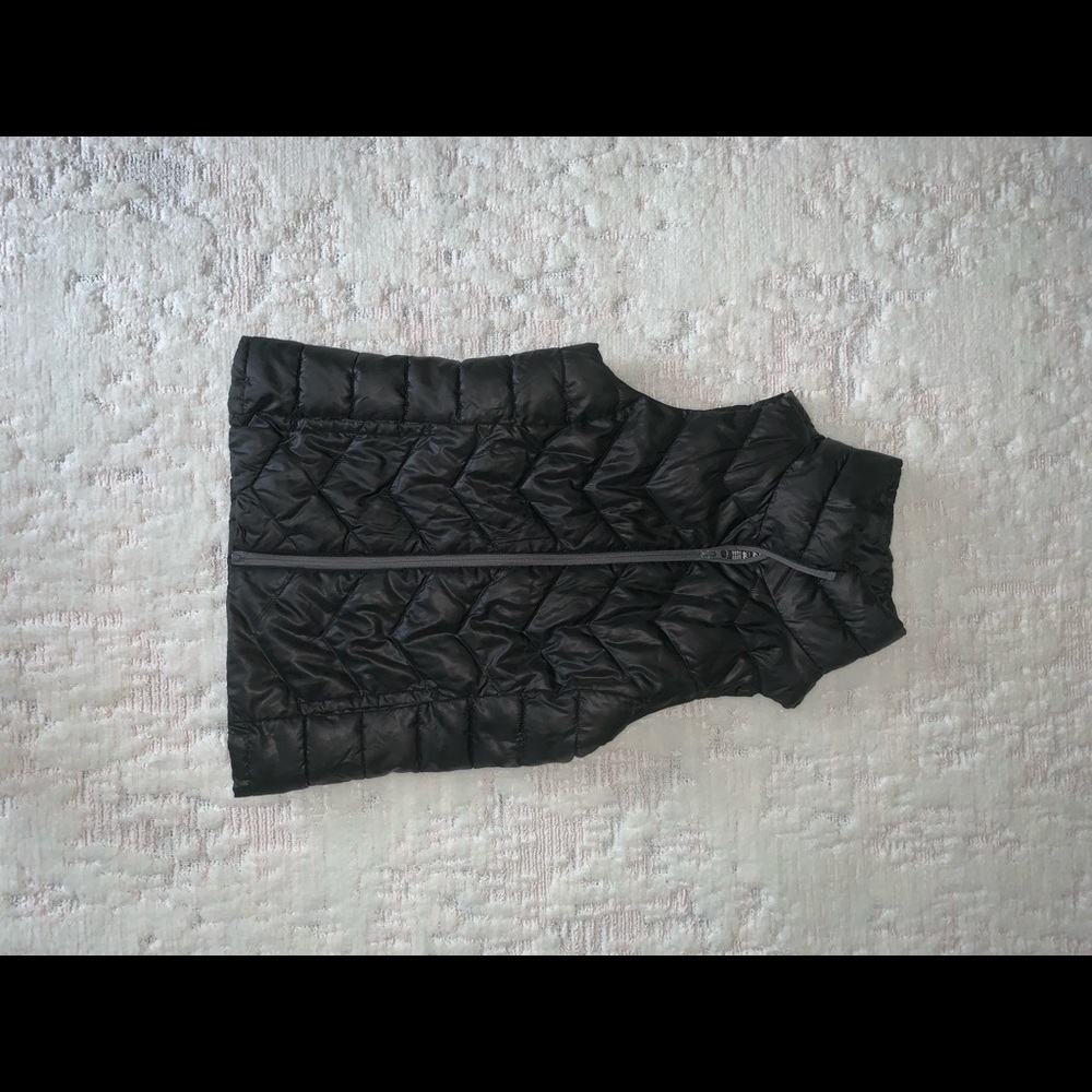Black puffer vest